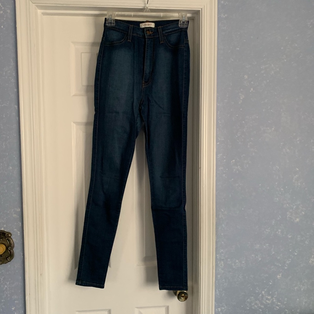 VIBRANT M.I.U. Size 7 skinny jeans.
